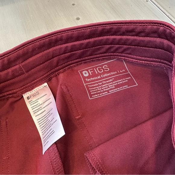 Figs Burgundy Zamora Jogger Scrub Pants Women’s Size Small Petite - Picture 5 of 5